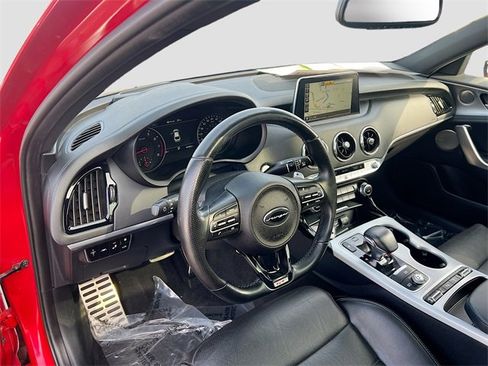 Used 2018 Kia Stinger GT2 image 9