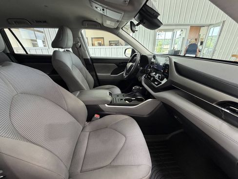 Used 2021 Toyota Highlander LE AWD/4WD image 31