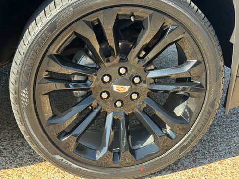 Used 2018 Cadillac Escalade Luxury image 41