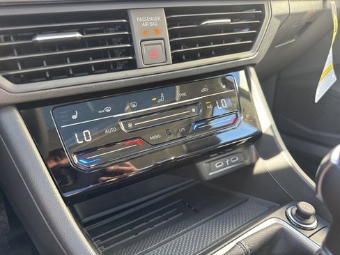 New 2026 Volkswagen Jetta SE image 29