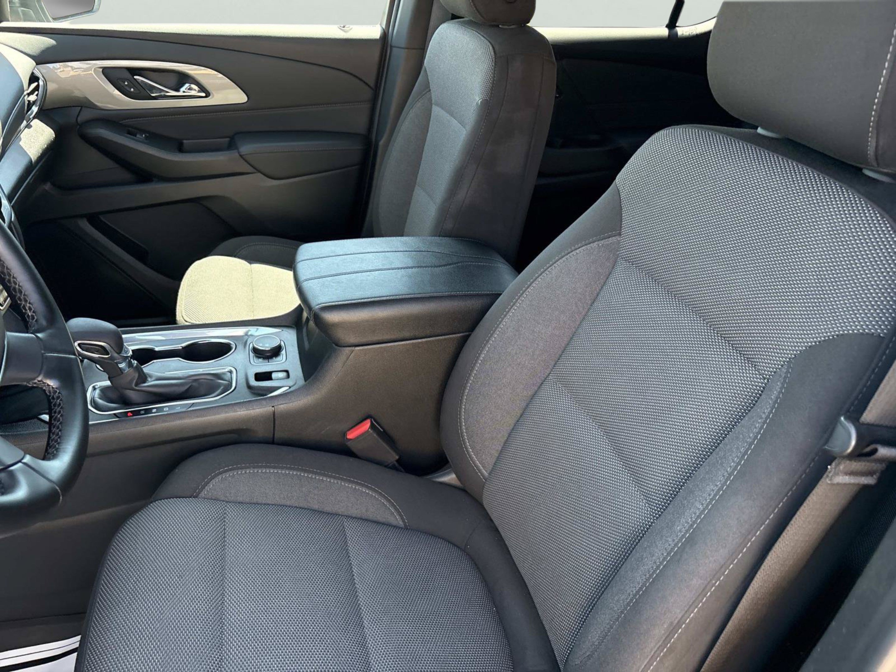 Used 2023 Chevrolet Traverse LT FWD image 24