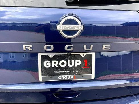 Certified 2025 Nissan Rogue SV FWD image 10