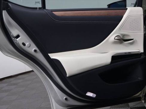 Certified 2025 Lexus ES 300h w/ Premium Package FWD image 13