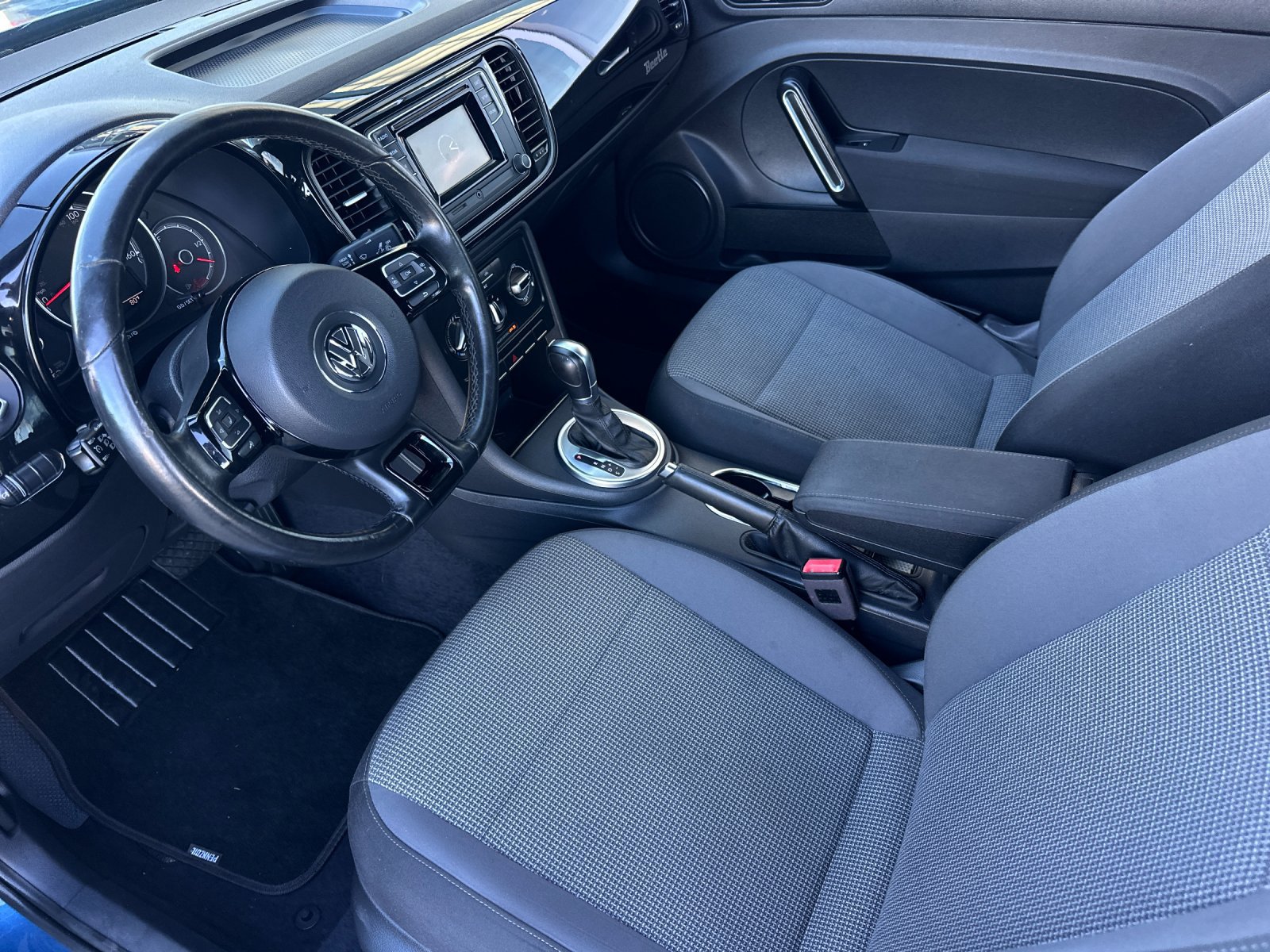 Used 2019 Volkswagen Beetle 2.0T S FWD image 10