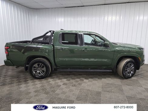 Used 2025 Nissan Frontier SV w/ SV Convenience Package AWD/4WD image 2