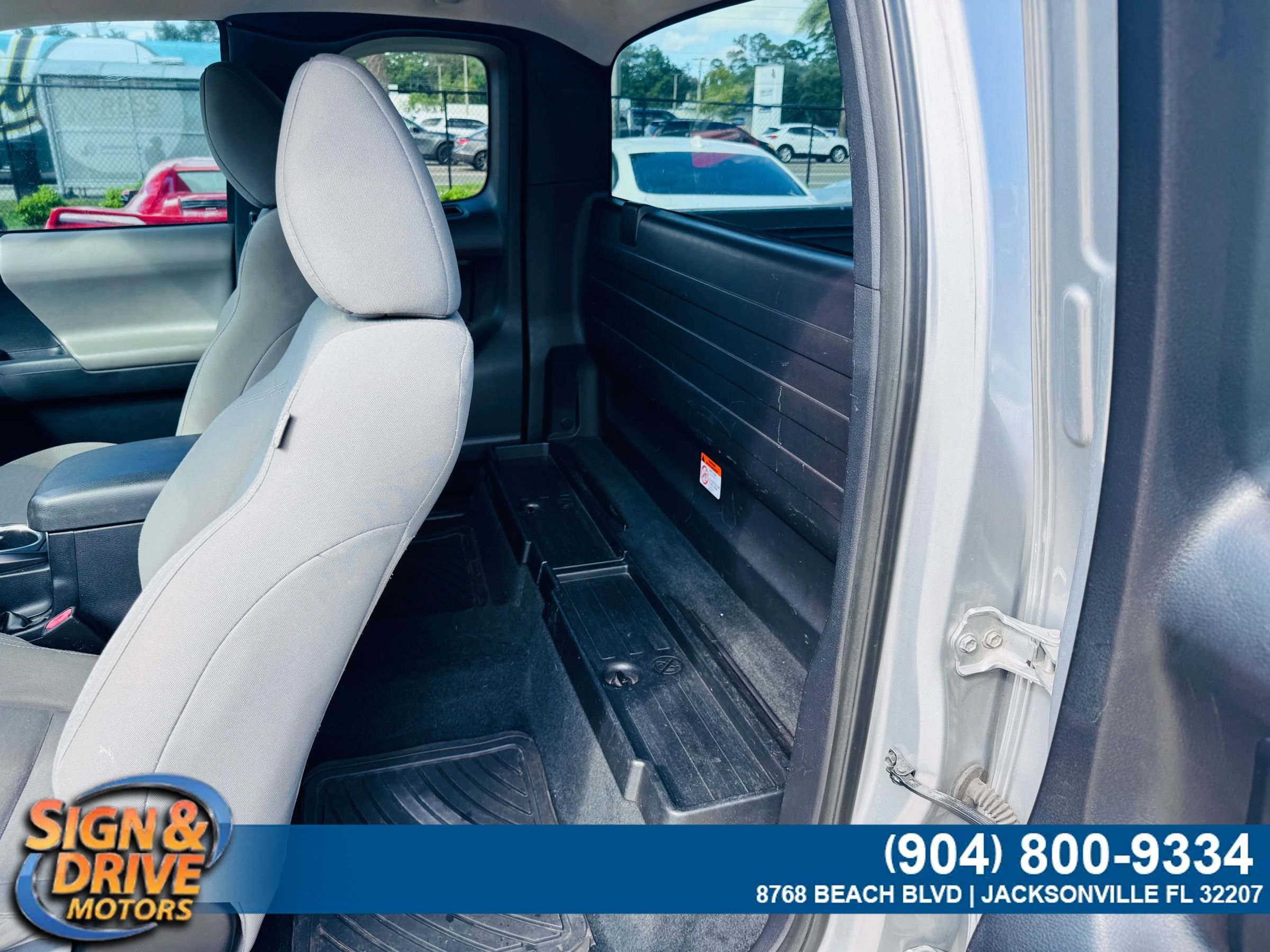 Used 2016 Toyota Tacoma SR w/ Exterior Package RWD image 7