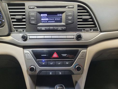 Used 2017 Hyundai Elantra SE FWD image 25