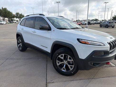 Used 2016 Jeep Cherokee Trailhawk w/ Comfort/Convenience Group AWD/4WD image 1