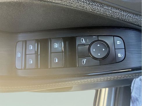 Used 2023 Nissan Rogue SV AWD/4WD image 18
