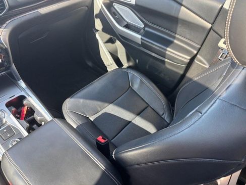 Used 2023 Ford Explorer Limited w/ Limited Technology Package image 16
