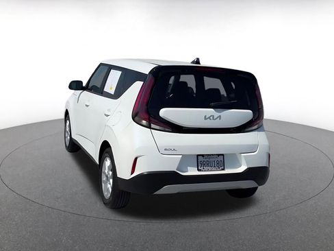 Used 2025 Kia Soul LX w/ LX Technology Package FWD image 11
