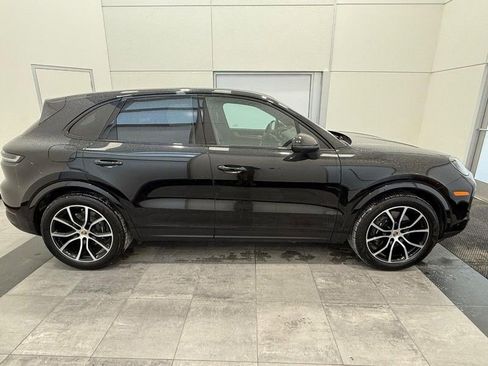 Certified 2025 Porsche Cayenne image 9