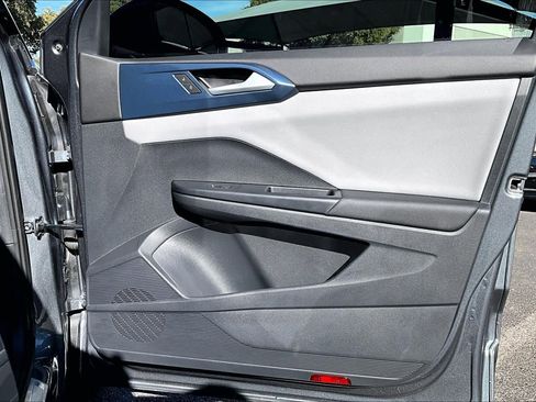 Used 2023 Volkswagen Taos SE image 23