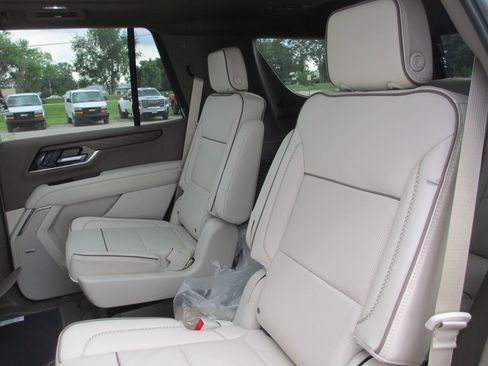 New 2026 GMC Yukon Denali w/ Denali Reserve Package AWD/4WD image 12