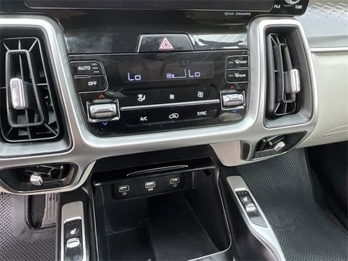 Used 2022 Kia Sorento S image 16