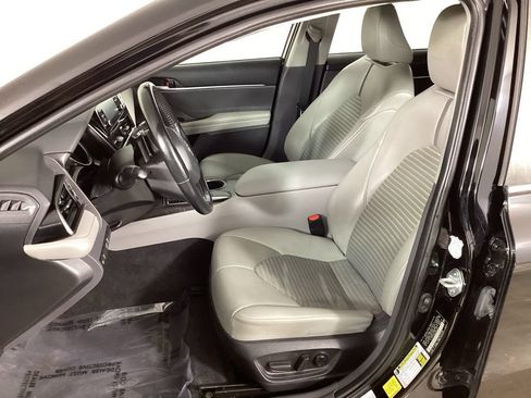 Used 2022 Toyota Camry SE FWD image 12