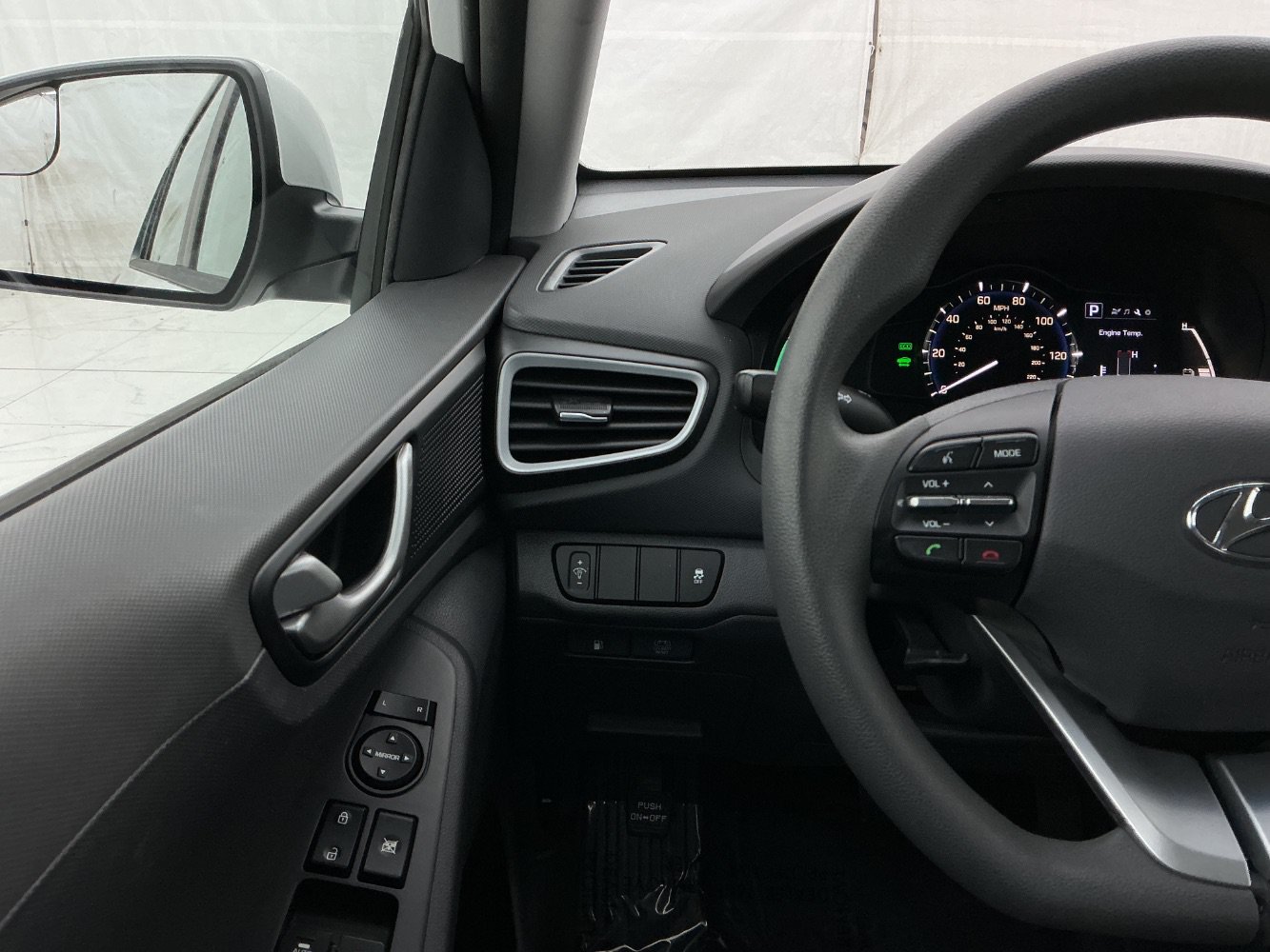 Used 2018 Hyundai Ioniq Blue FWD image 32