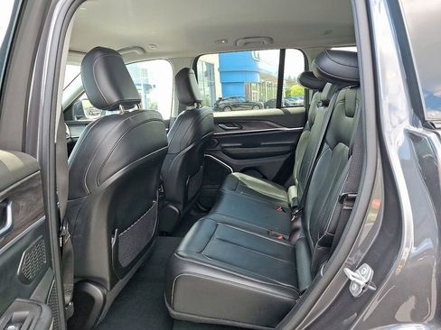 Used 2022 Jeep Grand Cherokee Limited AWD/4WD image 13