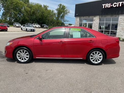 Used 2012 Toyota Camry XLE w/ Convenience Pkg FWD image 3