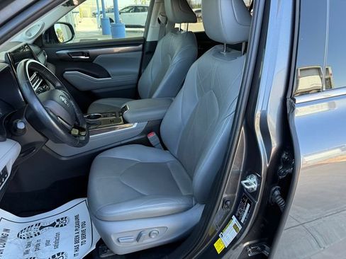 Used 2021 Toyota Highlander Platinum FWD image 33