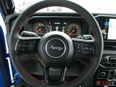 Used 2024 Jeep Wrangler Unlimited Rubicon w/ Safety Group image 17