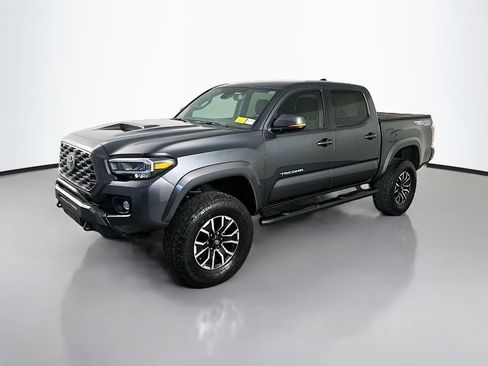 Used 2022 Toyota Tacoma TRD Sport AWD/4WD image 3