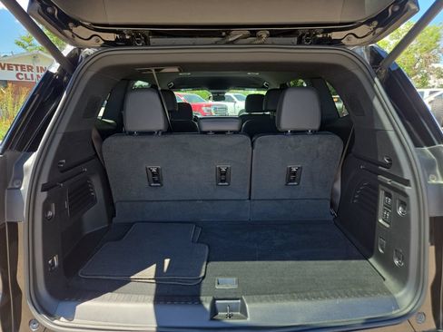 Used 2025 GMC Acadia Denali FWD image 18