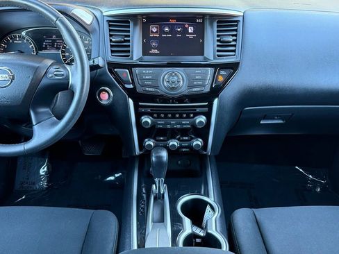 Used 2017 Nissan Pathfinder SV image 31