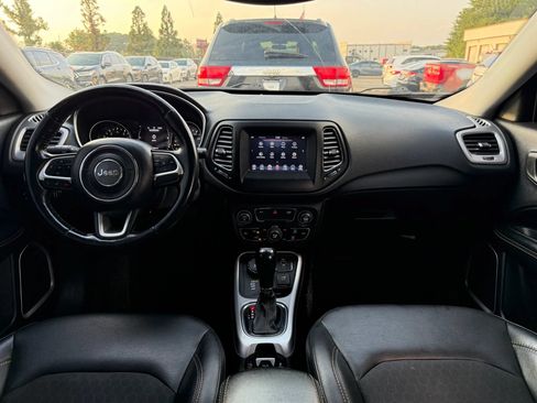 Used 2019 Jeep Compass Latitude w/ Cold Weather Group AWD/4WD image 3