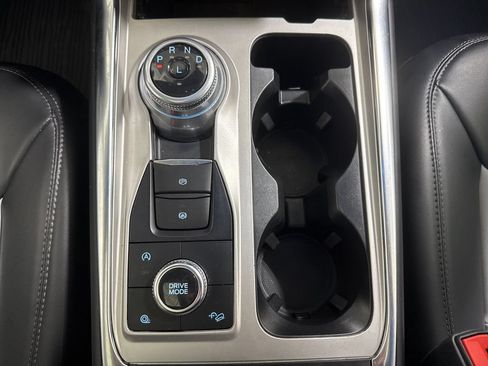 Used 2023 Ford Explorer XLT w/ Equipment Group 202A AWD/4WD image 31