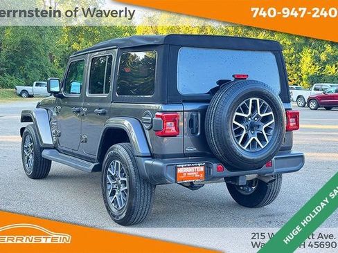 Used 2024 Jeep Wrangler Sahara image 5