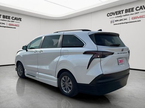 Used 2024 Toyota Sienna XLE w/ XLE Plus Package image 6
