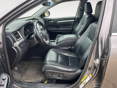 Used 2018 Toyota Highlander XLE image 9