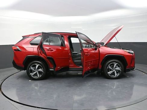 Used 2025 Toyota RAV4 SE w/ Weather & Moonroof Package image 39