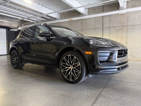 Certified 2026 Porsche Macan AWD/4WD image 9