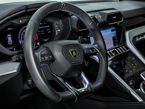 Used 2021 Lamborghini Urus AWD/4WD image 26