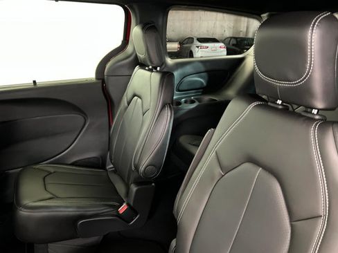 New 2026 Chrysler Pacifica Select FWD image 19