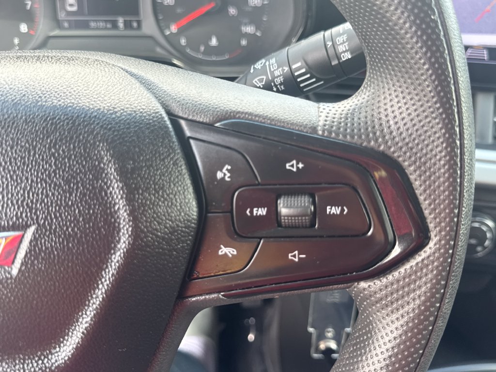 Used 2025 Chevrolet Trax LS FWD image 28