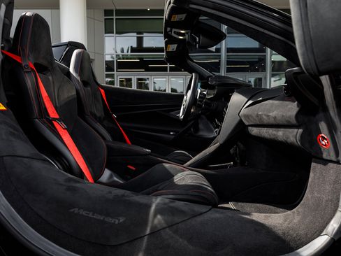 Used 2024 McLaren 750S Spider image 32