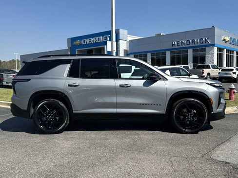 Used 2025 Chevrolet Traverse RS w/ LPO, Floor Liner Package image 11