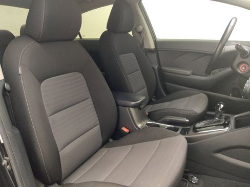Used 2017 Kia Forte S image 21
