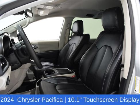 Used 2024 Chrysler Pacifica Touring-L FWD image 23