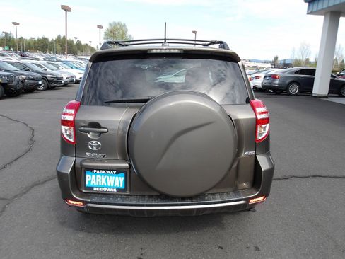 Used 2012 Toyota RAV4 LE w/ Upgrade Value Pkg AWD/4WD image 4