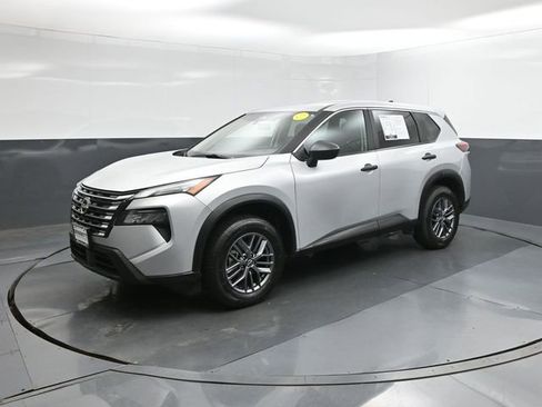 Used 2024 Nissan Rogue S AWD/4WD image 34