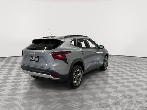 Certified 2025 Chevrolet Trax LT w/ LT Convenience Package FWD image 10