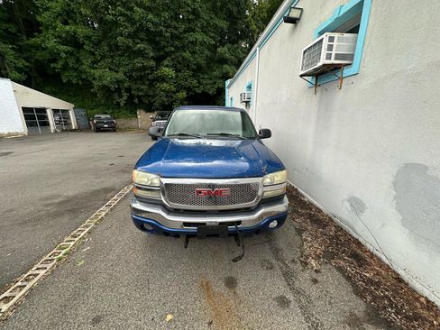 Used 2004 GMC Sierra 2500 SLE w/ Skid Plate Package AWD/4WD image 3