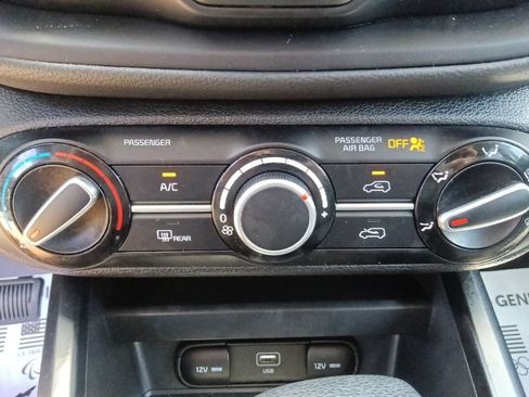 Used 2025 Kia Soul LX w/ LX Technology Package FWD image 23