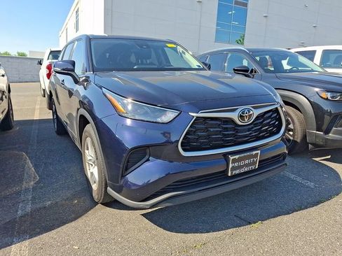 Used 2023 Toyota Highlander L FWD image 5