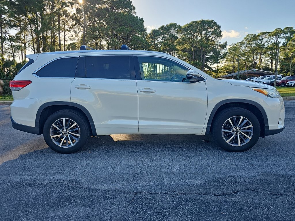 Used 2017 Toyota Highlander XLE FWD image 4