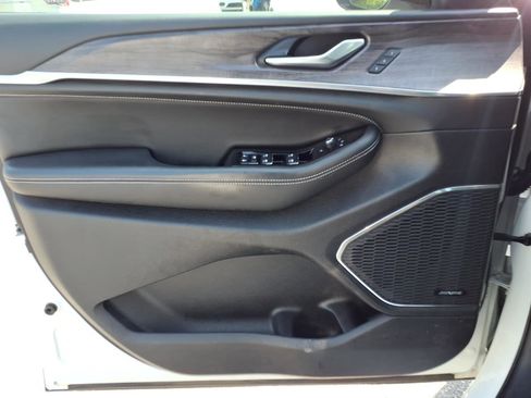Used 2023 Jeep Grand Cherokee L Overland AWD/4WD image 29